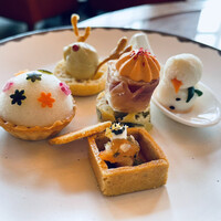 ザ タヴァン グリル＆ラウンジ - 