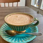 カフェカモット - 黒豆たっぷりのココア
      ドリンクはスフレケーキセットなら合計830円
      ランチにはドリンクが含まれている