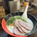 長崎らーめん 西海製麺所 - アゴ出汁らーめん570円、ロースチャーシュー250円