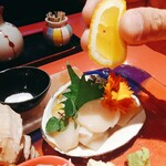 創作Dining Sushi　きくち - ホタテ ゴールデンカボスを絞り