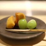 Yakitori Kyoutotachibana - デザートの柿とシャインマスカット