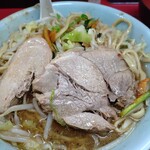 ラーメン二郎 - 豚も最高