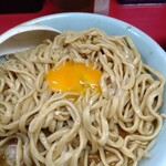 ラーメン二郎 - 黄身割れちゃった...