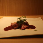 RISTORANTE IL NODO - 小田原猟師森さんの猪ロース 藁 人参 発酵リンゴ ポルト酒