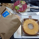 ココトモファーム - 料理写真:縁バウム ラズベリー(600円税込)、チーズインバウム(500円税込)、ソフトバウム ミニ(350円税込)