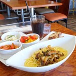 ティンマーケット - 料理写真:2021年4月　LunchSet（スペシャルセット）焼ききのこクリームパスタ【税込1650円】