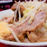 ラーメン二郎 - 豚の厚み