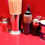 ラーメン二郎 - 卓上調味料