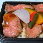 Oniku No Gohan Gokui Deli - ご飯が見えないくらいオリーブ牛が敷き詰められています