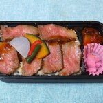 Oniku No Gohan Gokui Deli - オリーブ牛金のラベルのステーキ重（1,299円）