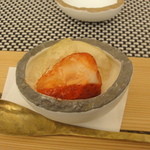日本料理 晴山 - 2012.12.22）イチゴと洋ナシのブランマンジェ