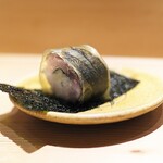 鮨 さいとう - この季節にはかかせない、小ぶりなサバの棒寿司。