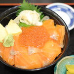 Oshokujidokoro Tairyouichiba - サーモンいくら丼。