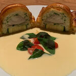 ラ・ボンヌターブル - 【河豚とズッキーニのパイ包み、トマトとバジルのブールブランソース、シトロンコンフィ】◎2021/10