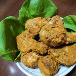 妄想スパイスカレー ムムポンド - テイクアウトしたタンドリー手羽元 8本✨990円。甘みはなくスパイシーでおつまみにピッタリ。宮崎県の小林養鶏場さんから仕入れる不揃いだけれど新鮮な手羽だそう。ノンオイル、無添加、砂糖ゼロのこだわり✨