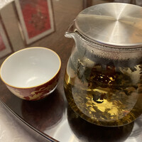 中国料理 王宮 - ジャスミン茶はお湯の追加も可能とのこと。