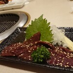 焼肉　熊一 - 馬レバ刺し。これで1,600円くらい^^;