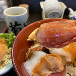 魚亭 菊や - 赤エビの頭は飾りだけ
            身は別のとこに・・