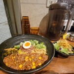 SPICY CURRY 魯珈 - 絶品！牛豚キーマカレーのろかプレートとぷちサラダ