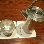 御料理 伊とう - ≪１２月≫高価な錫の酒器。私の好きな薩摩錫の徳利に、大阪錫のお猪口。底に干支の彫り物が。。。特注です。