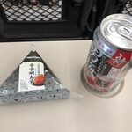 ニューデイズ - ドリンク写真:■男梅サワー350ml￥179 ■手巻き熟成辛子明太子おにぎり￥150