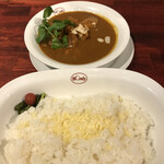 欧風カレー ボンディ - ミックスカレー１６５０円。カレー、ライス、チーズの相性良く、とても美味しくいただきました（╹◡╹）