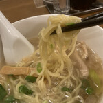 餃子専門店 祥雲 - 小さいラーメン（麺リフト）