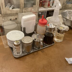 餃子専門店 祥雲 - 卓上調味料