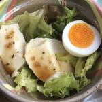 無国籍ごはん マガリ - 豆腐と卵のサラダ
