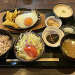 とんかつ とまと赤茄子家 - 目玉焼きハンバーグ
            伊勢芋とろろ付き定食@1670