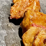 とり茶太郎 - 持ち上げると落ちそうなくらいトロリとしています　口の中で消えます