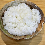 ひのき - ご飯はふっくら炊けています　この量だとお代わりしちゃいそうだけど我慢ｗ