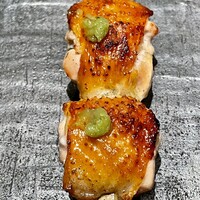 とり茶太郎 - ほろほろ鳥の肩は皮ごと切り出した激うま串