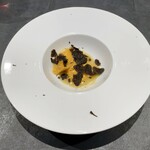 三和 - アニョロッティ フォンティーナチーズと黒トリュフ バターソース