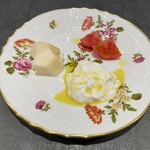 三和 - ブッラータ・チーズとアメーラ・トマト、ル・レクチェ