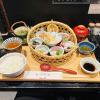 銀座米料亭 八代目儀兵衛 - 儀兵衛のかご盛り銀シャリ御膳