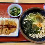 西条福武食堂 - かけうどん　豚カツ　ほうれん草