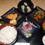 築地魚よし - よくばり定食(1,250円)刺身と料理2品