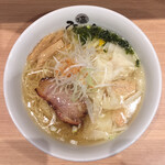 ひるがお 駒沢本店 - 塩わんたん麺 950円。