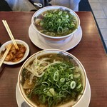 本家 第一旭 本店 - ミニラーメン、ネギ増し、ワシはさらに肉増しで。