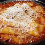 Italian Kitchen VANSAN - パッパルデッレ 黒毛和牛と黒豚のボロネーゼ・前菜プレート＋パスタ 1680円。もちもち幅広パスタにミートソースも美味しい