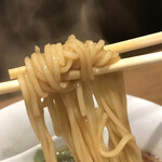 らぁ麺や 嶋 - 麺は中細ストレート、スープと良く絡みます！