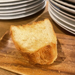 Bisutoro Kafe Deri Pokina Sanroku Kyuu - 奥さまの手作り、自家製パン