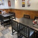 麺ロード花畑 - テーブル席