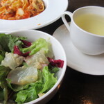 三日月 - ヒラメのサラダとカモミールティー。