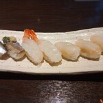 寿司居酒屋 まるがまる - イワシ50,5㌘ 160円　赤エビ52㌘ 160円　つぶ貝67㌘ 200円