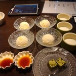 寿司居酒屋 まるがまる - アイス200円　杏仁豆腐250円　プリン250円　カットケーキ200円