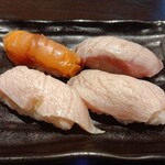 寿司居酒屋 まるがまる - 炙り赤貝24㌘　炙り中トロ29㌘　炙り大トロ51,5㌘