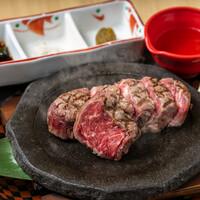 黒毛和牛フィレ肉の溶岩焼き