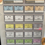 宍道湖しじみ中華蕎麦 琥珀 - 左側が塩メニューで右側が醤油メニュー。毎回左側にばかりお世話になってる。